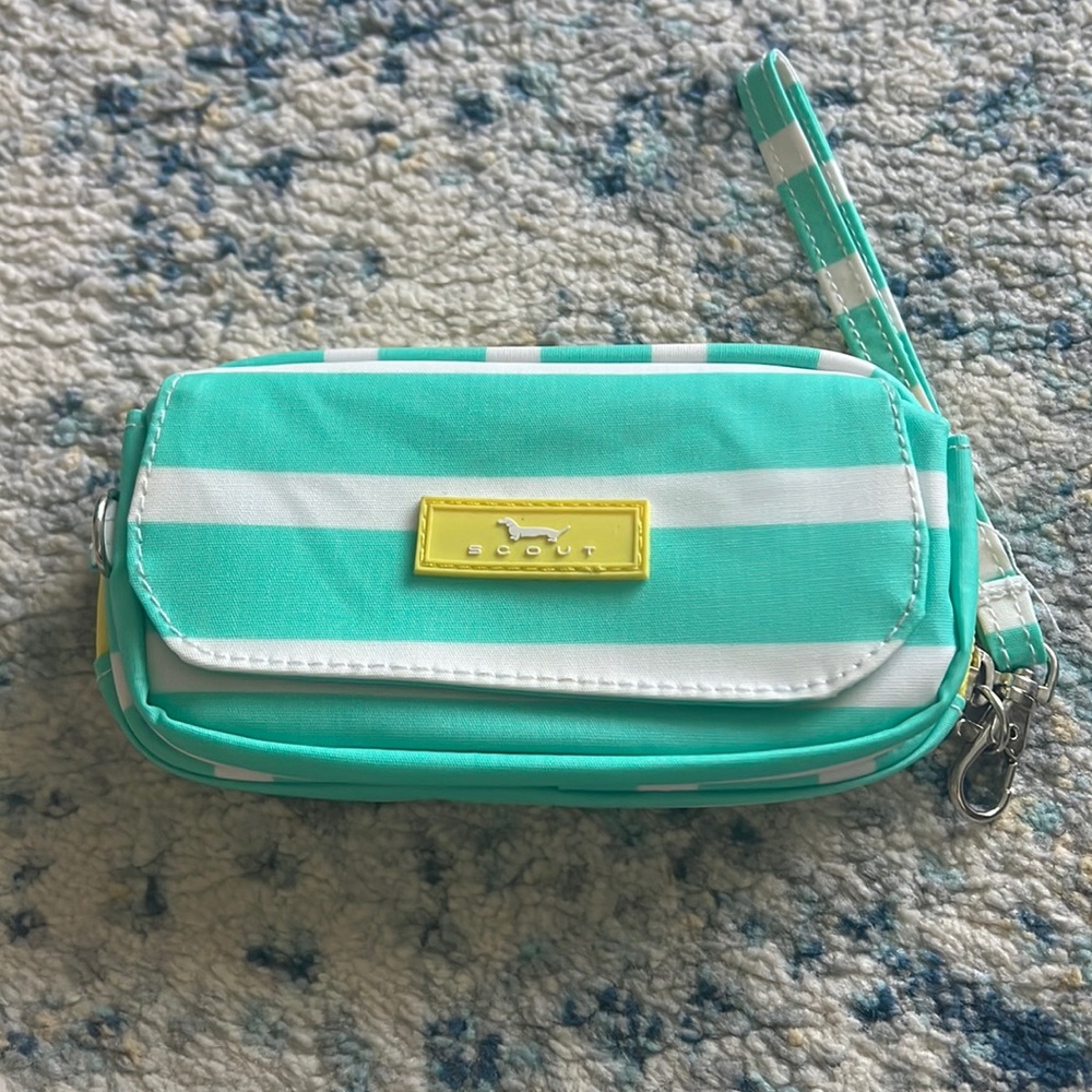 Waterproof wristlet